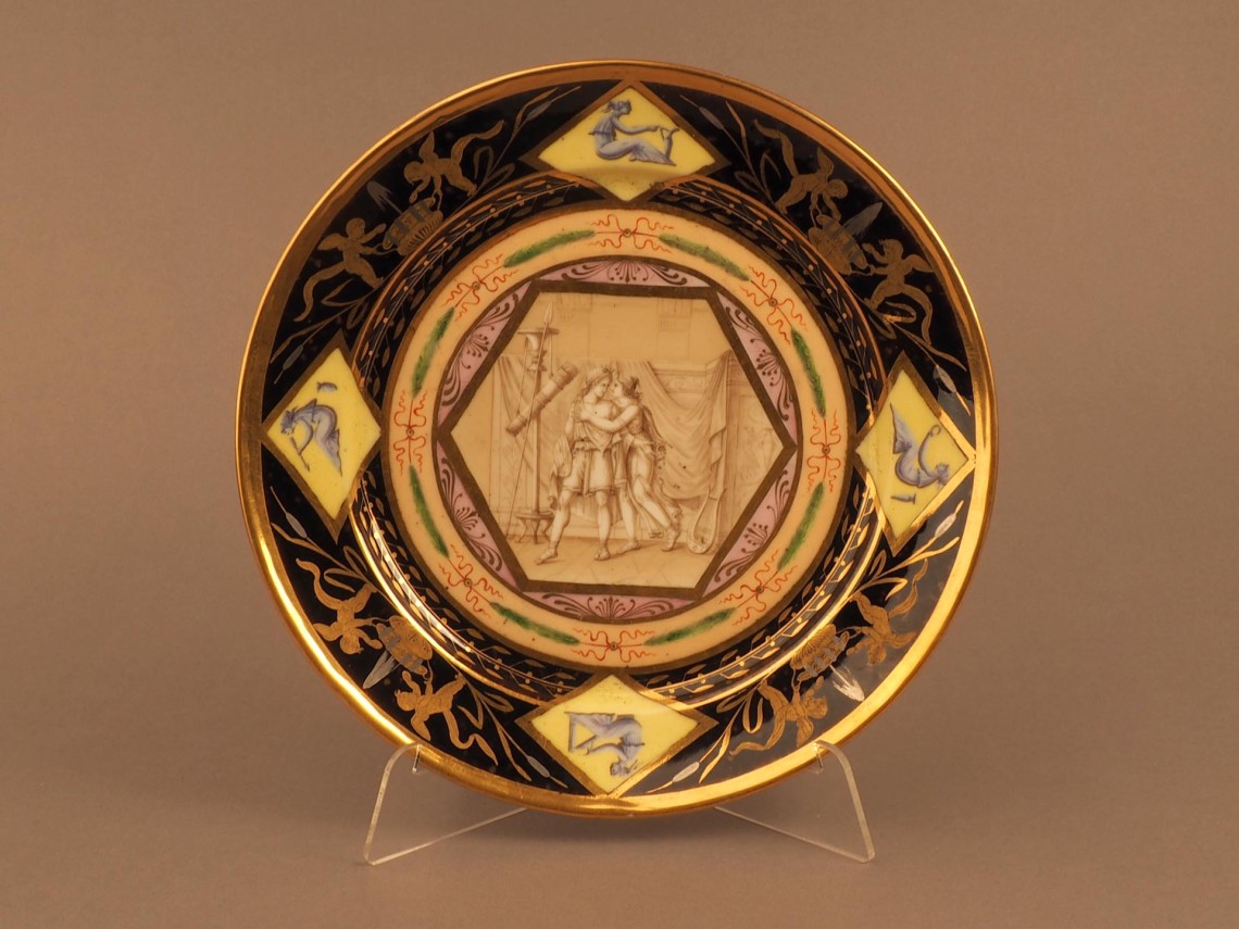 Ампирная тарелка с изображением античного сюжета