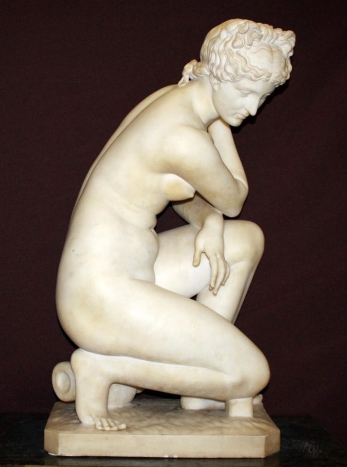 Скульптура «Купающаяся Афродита» (Venus Accroupie)