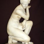 Скульптура «Купающаяся Афродита» (Venus Accroupie)