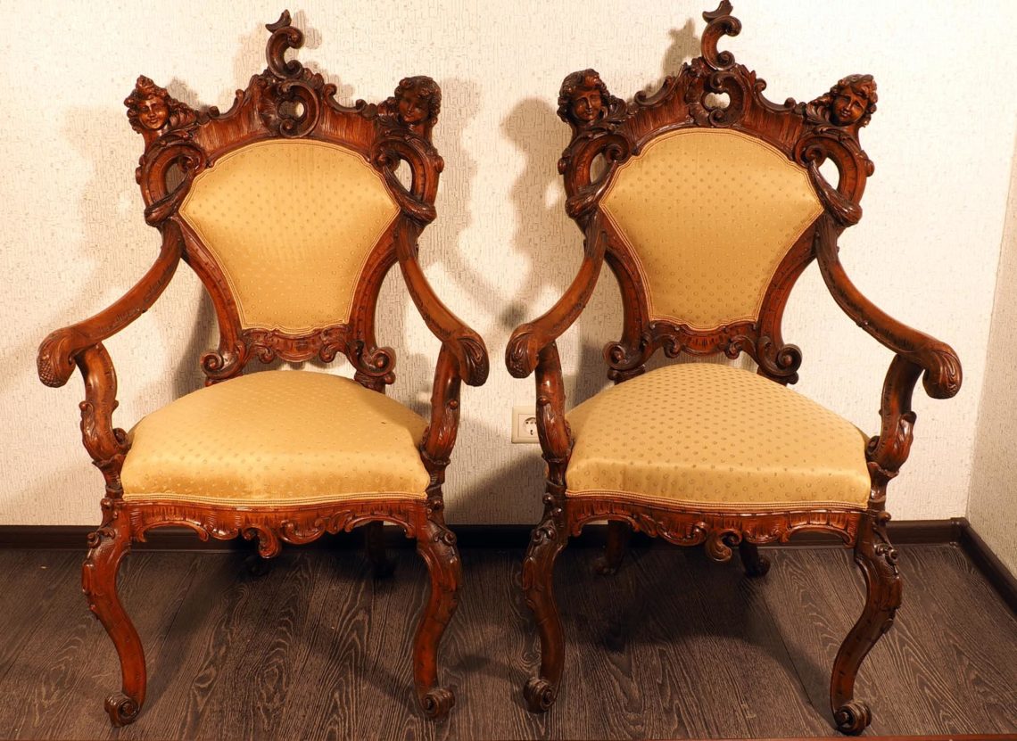 Диван и два кресла, зеркало
